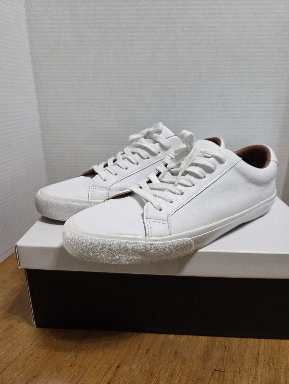Designer Low Top Sneaker Leather Sneaker Mens Size 10.5 (PRE-OWNED)